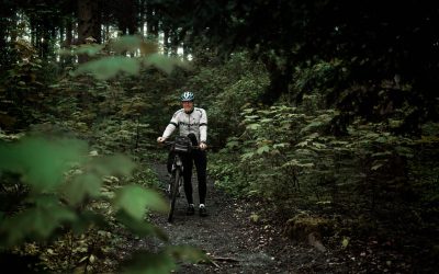 Dirk Raams laten fietsen in een Ajax shirt