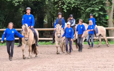 Nieuwe truien voor Stichting Gehandicapten Amstelland en Meerlanden.